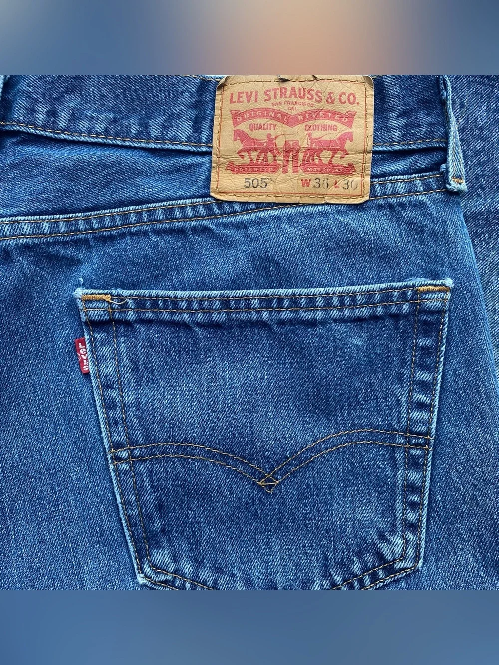 Levi’s 505 Classic regular fit straight leg medium wash denim jeans timeless 35